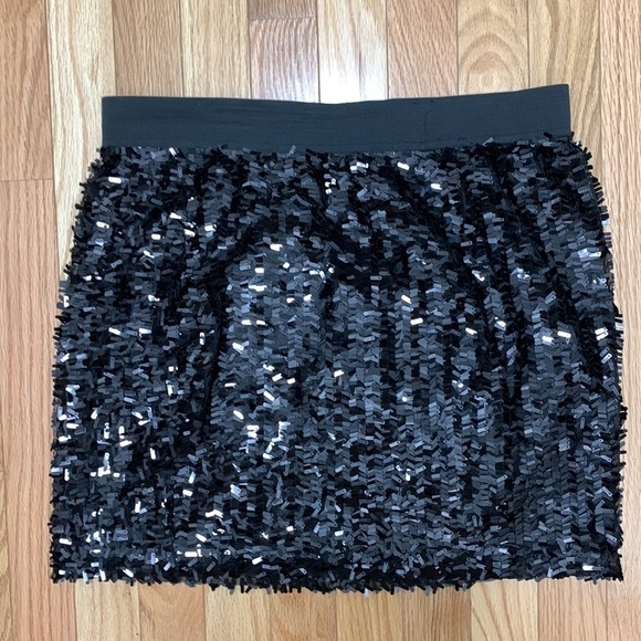 Black Sparkly Sequin Mini Skirt - Picture 3 of 5